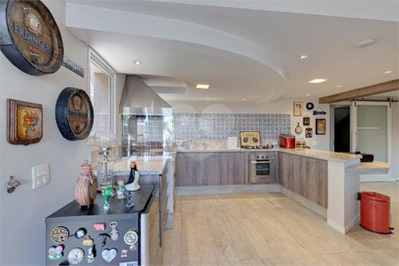 Casa à venda com 3 quartos, 440m² em Chácara Monte Alegre, São Paulo