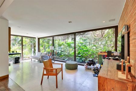 Casa à venda com 3 quartos, 280m² em Santo Amaro, São Paulo