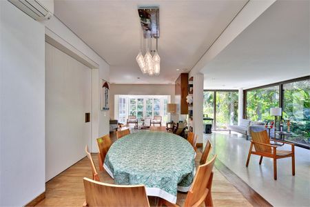 Casa à venda com 3 quartos, 280m² em Santo Amaro, São Paulo