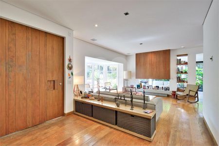 Casa à venda com 3 quartos, 280m² em Santo Amaro, São Paulo
