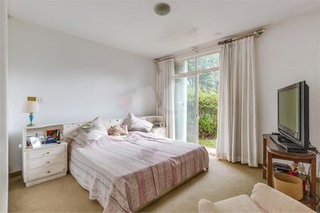 Casa à venda com 3 quartos, 390m² em Jardim Cordeiro, São Paulo