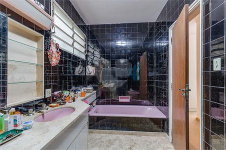 Casa à venda com 3 quartos, 390m² em Jardim Cordeiro, São Paulo