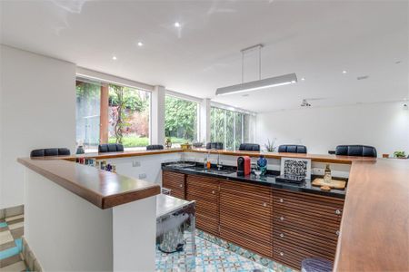 Casa à venda com 3 quartos, 537m² em Jardim dos Estados, São Paulo