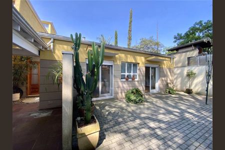 Casa à venda com 4 quartos, 345m² em Jardim dos Estados, São Paulo