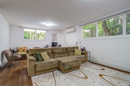 Casa à venda com 6 quartos, 456m² em Jardim dos Estados, São Paulo