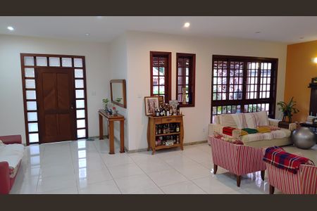 Sala de casa de condomínio à venda com 5 quartos, 398m² em Anil, Rio de Janeiro