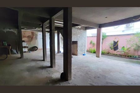 Casa de condomínio à venda com 398m², 5 quartos e 2 vagasPorão