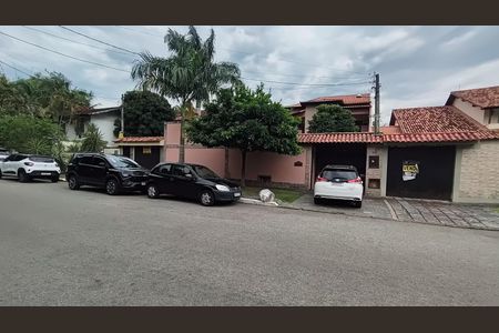 Casa de condomínio à venda com 398m², 5 quartos e 2 vagasFachada