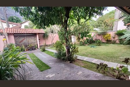 Casa de condomínio à venda com 398m², 5 quartos e 2 vagasJardim