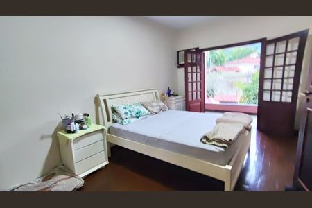 Casa de condomínio à venda com 398m², 5 quartos e 2 vagasSuíte