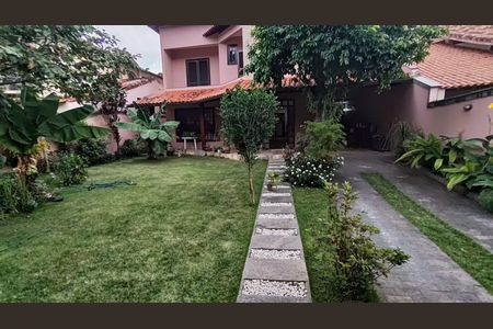 Casa de condomínio à venda com 398m², 5 quartos e 2 vagasEntrada
