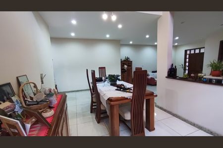 Casa de condomínio à venda com 398m², 5 quartos e 2 vagasSala de Jantar