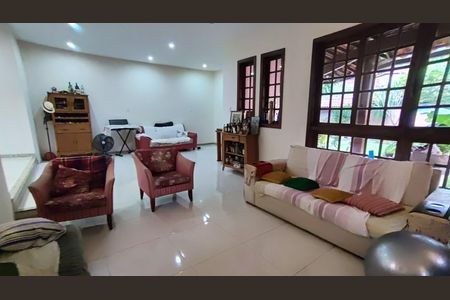 Casa de condomínio à venda com 398m², 5 quartos e 2 vagasSala