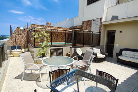 Apartamento à venda com 180m², 2 quartos e 2 vagasCobertura