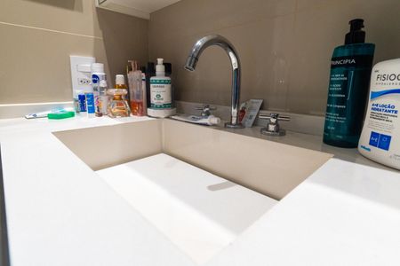 Apartamento à venda com 73m², 2 quartos e 2 vagasBanheiro da Suíte Detalhe