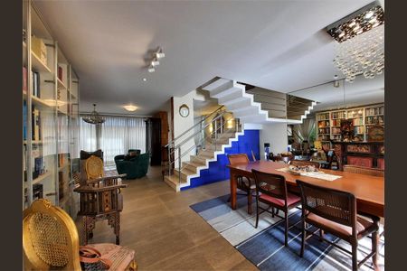 Casa à venda com 4 quartos, 513m² em Chácara Monte Alegre, São Paulo