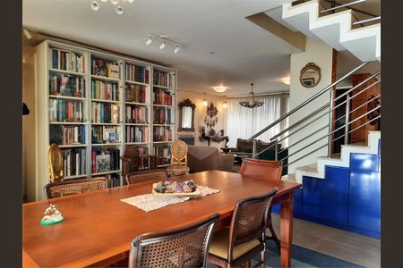 Casa à venda com 4 quartos, 513m² em Chácara Monte Alegre, São Paulo