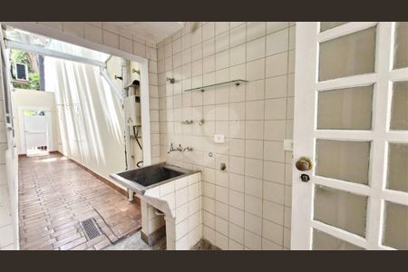 Casa à venda com 4 quartos, 329m² em Jardim Vitoria Regia (Zona Oeste), São Paulo