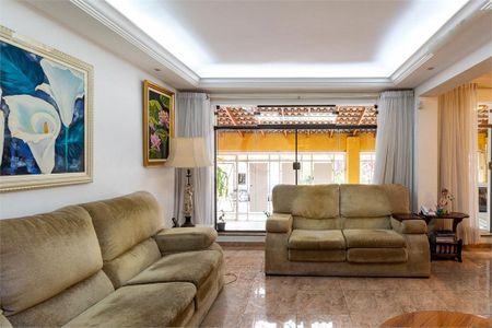 Casa à venda com 228m², 4 quartos e 4 vagas