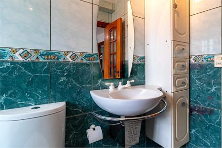 Casa à venda com 228m², 4 quartos e 4 vagas