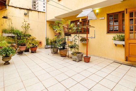 Casa à venda com 228m², 4 quartos e 4 vagas