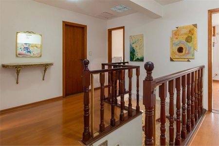 Casa à venda com 228m², 4 quartos e 4 vagas