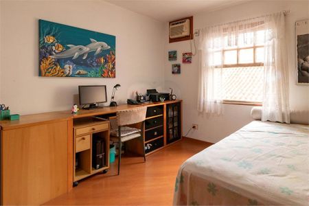 Casa à venda com 228m², 4 quartos e 4 vagas