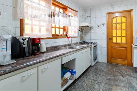 Casa à venda com 228m², 4 quartos e 4 vagas