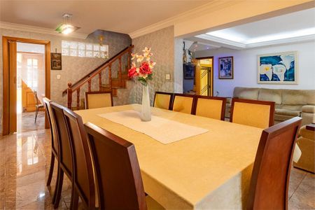 Casa à venda com 228m², 4 quartos e 4 vagas