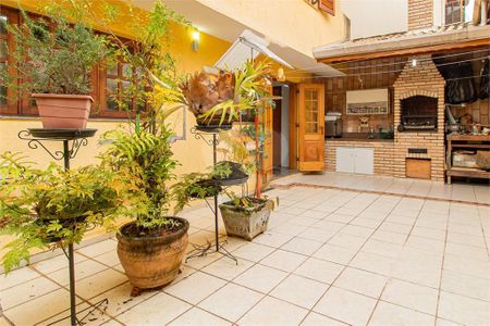 Casa à venda com 228m², 4 quartos e 4 vagas