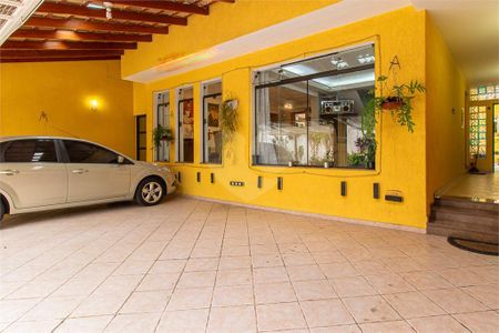 Casa à venda com 228m², 4 quartos e 4 vagas