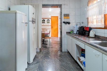 Casa à venda com 228m², 4 quartos e 4 vagas