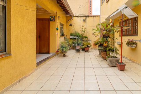 Casa à venda com 228m², 4 quartos e 4 vagas