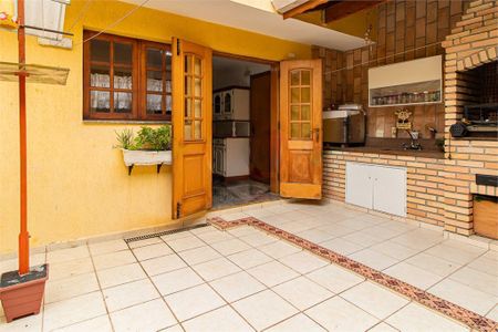 Casa à venda com 228m², 4 quartos e 4 vagas