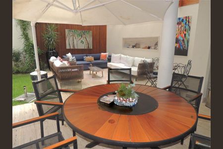 Casa à venda com 4 quartos, 688m² em Chácara Santo Antônio, São Paulo