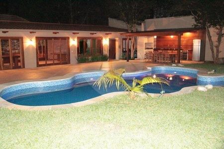 Casa à venda com 700m², 4 quartos e 6 vagas