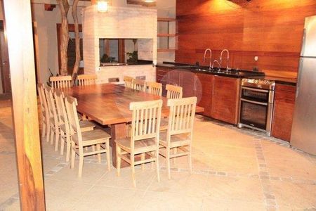 Casa à venda com 4 quartos, 700m² em Santo Amaro, São Paulo