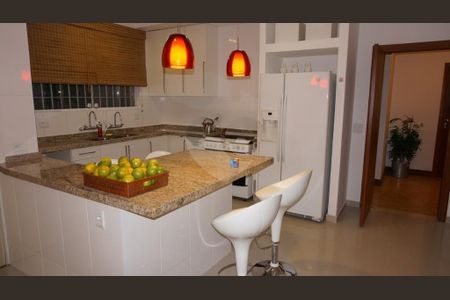 Casa à venda com 700m², 4 quartos e 6 vagas