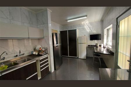 Casa à venda com 4 quartos, 325m² em Vila Clementino, São Paulo