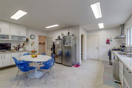 Casa à venda com 563m², 4 quartos e 7 vagas