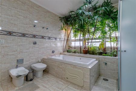 Casa à venda com 4 quartos, 563m² em Chácara Monte Alegre, São Paulo