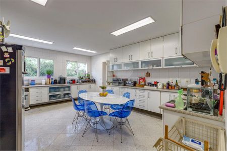 Casa à venda com 4 quartos, 563m² em Chácara Monte Alegre, São Paulo