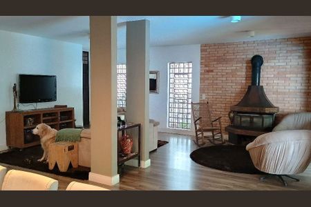 Casa à venda com 4 quartos, 233m² em Jardim Prudência, São Paulo