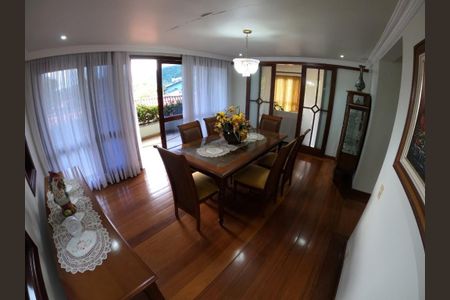 Casa à venda com 4 quartos, 437m² em Itaipu, Niterói