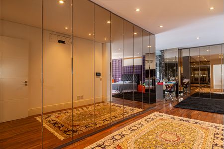 Apartamento à venda com 475m², 4 quartos e 4 vagasCloset da Suíte 1