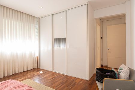Apartamento à venda com 475m², 4 quartos e 4 vagasSuíte 2
