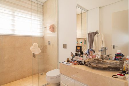 Apartamento à venda com 475m², 4 quartos e 4 vagasBanheiro da Suíte 2