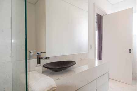 Apartamento à venda com 475m², 4 quartos e 4 vagasBanheiro da Suíte 4