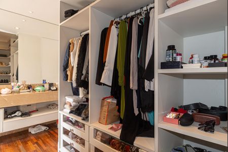 Apartamento à venda com 475m², 4 quartos e 4 vagasCloset da Suíte 3