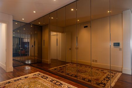 Apartamento à venda com 475m², 4 quartos e 4 vagasCloset da Suíte 1